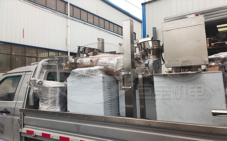 一批衛(wèi)生級上料小車，真空上料機(jī)發(fā)貨