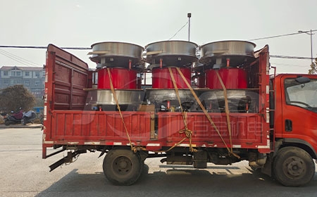 貴州客戶定制漿液篩裝車完畢，準備發(fā)貨