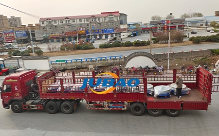發(fā)往四川11臺雙電機(jī)振動(dòng)篩發(fā)貨中